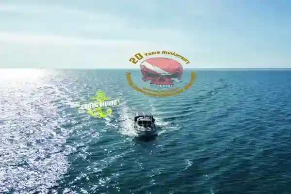 Das Tauchboot Pirm Udom Sub auf Koh Chang – ein modernes, solarbetriebenes und umweltfreundliches Boot für nachhaltige Tauchabenteuer.